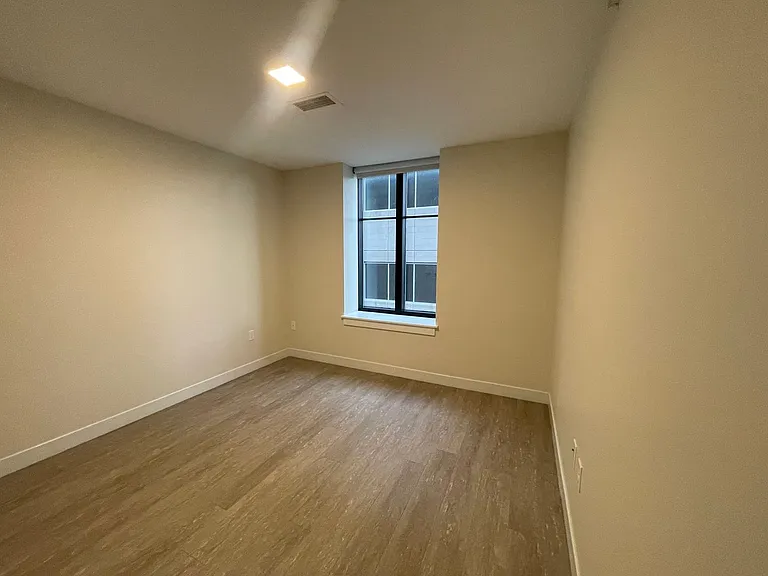 65 W Broad St — Photo 76