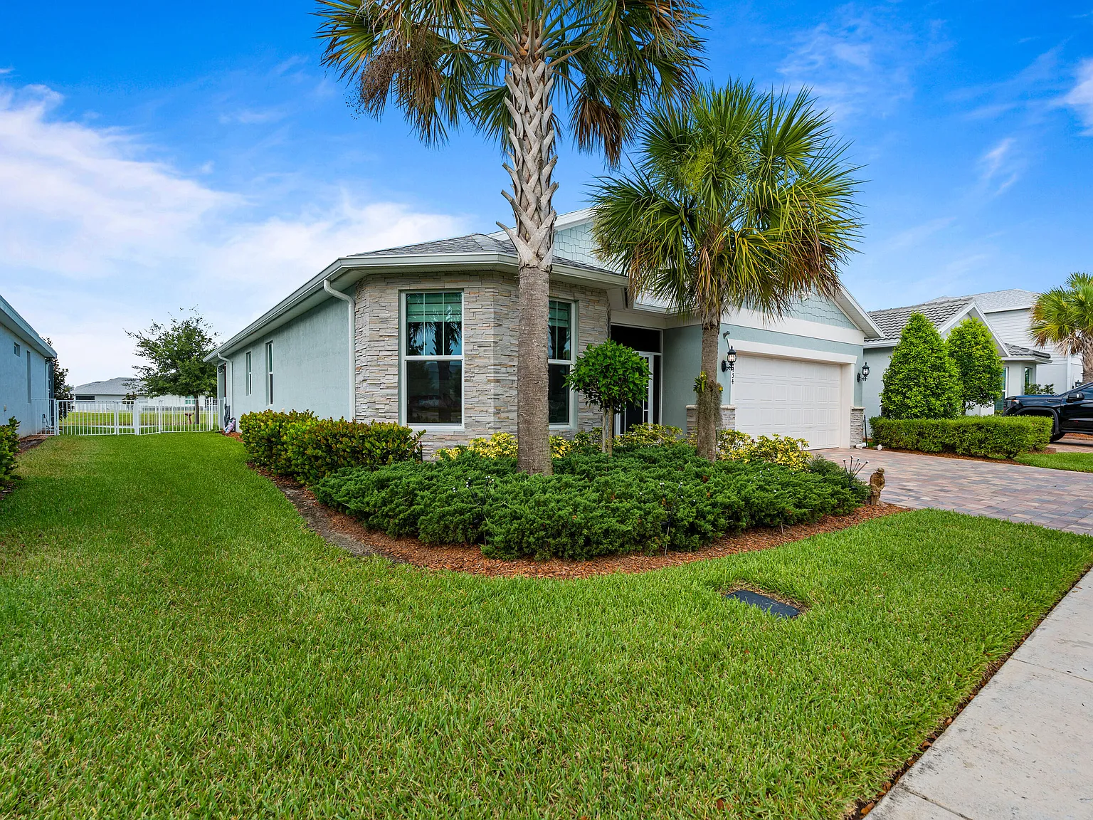 3 bed, 2.0 bath, 1687 sqft, $2,600 — Photo 4