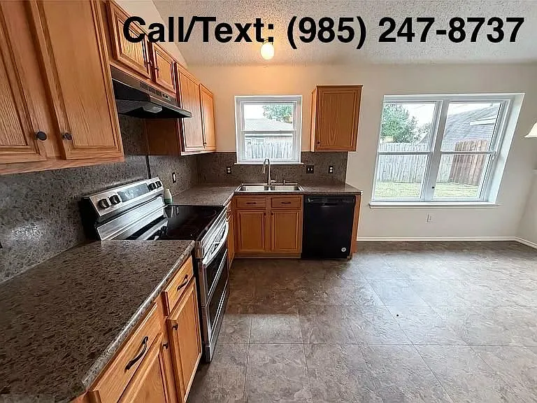 10304 Pondwood Dr — Photo 2