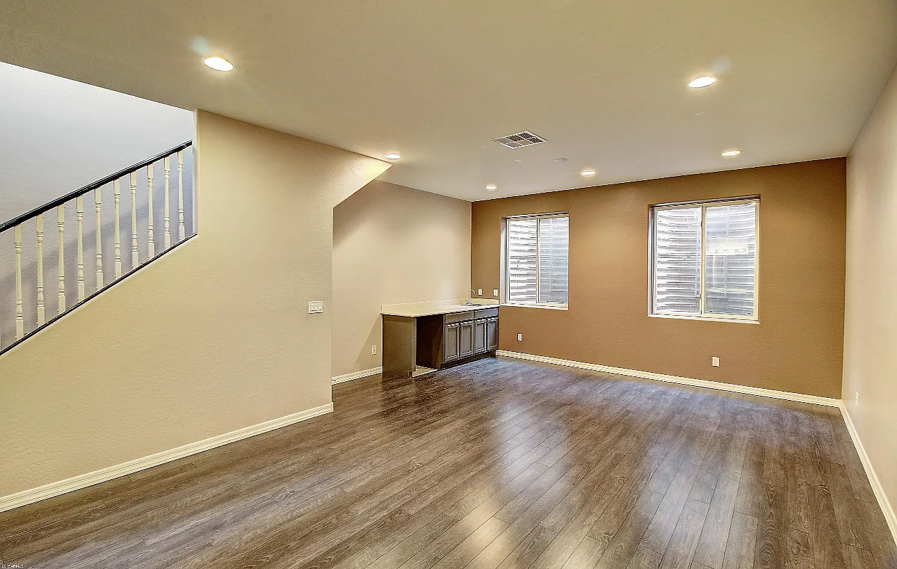 3 bed, 2022 sqft, $2,800 — Photo 2