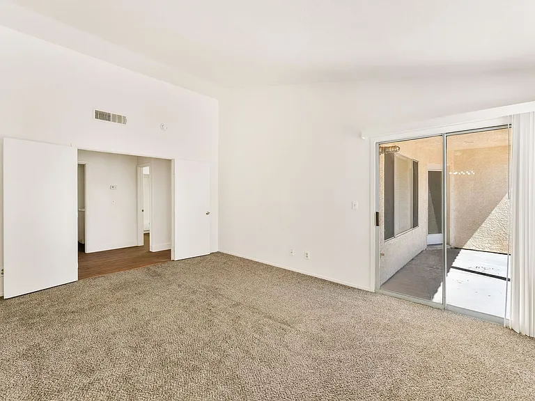 4904 Spring Falls Way — Photo 15