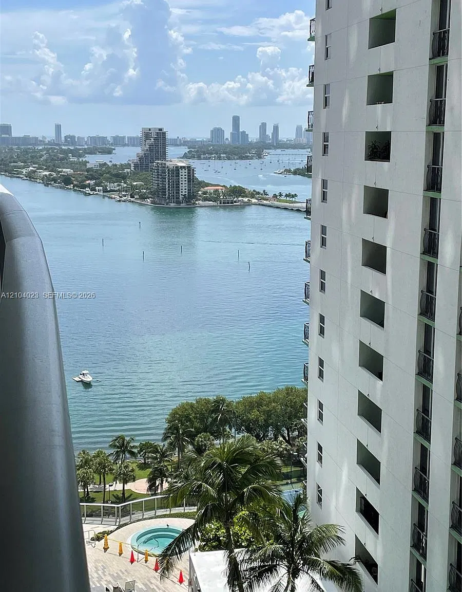 Aria On The Bay Condo — Photo 2
