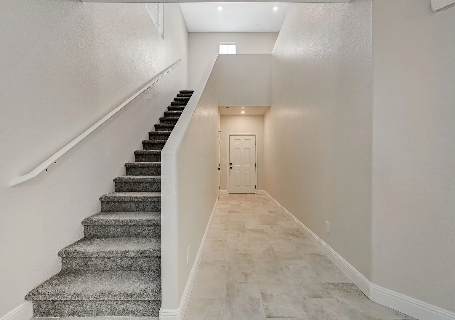 4 Bedroom in Skye Canyon — Photo 4