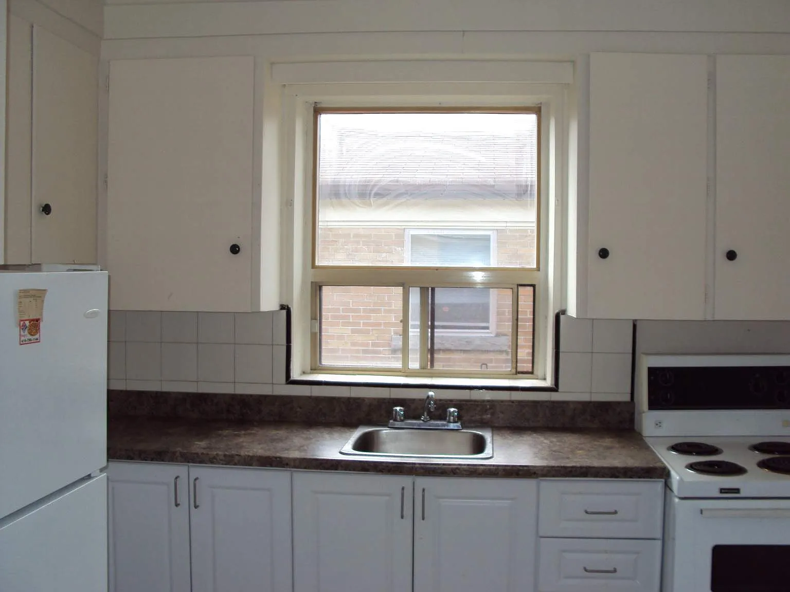 2903 Saint Clair Avenue East Toronto — Photo 4