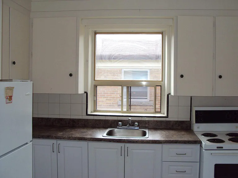 2903 Saint Clair Ave E — Photo 4