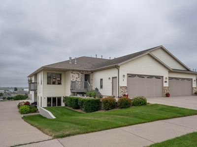 1609 N 33rd St APT 1, Bismarck, ND, 58501
