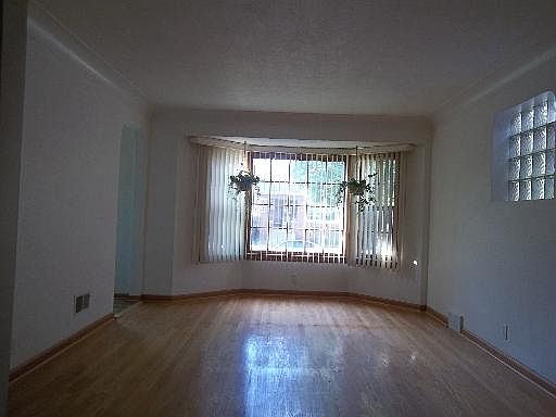 2nd image of 5321 W Oakdale Ave