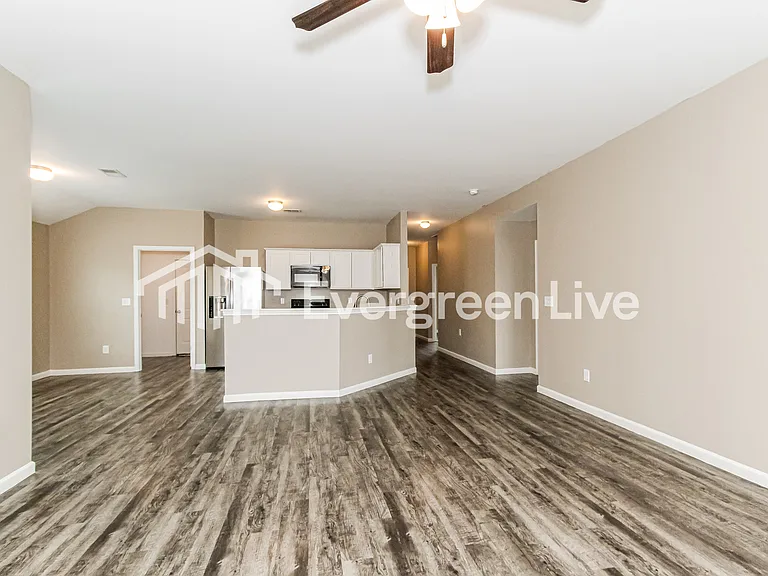 105 Cambridge Park Dr — Photo 2