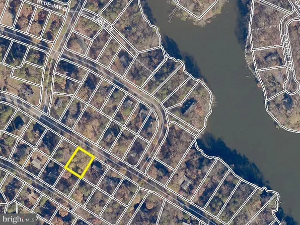 477 Lake Dr, Lusby, MD 20657