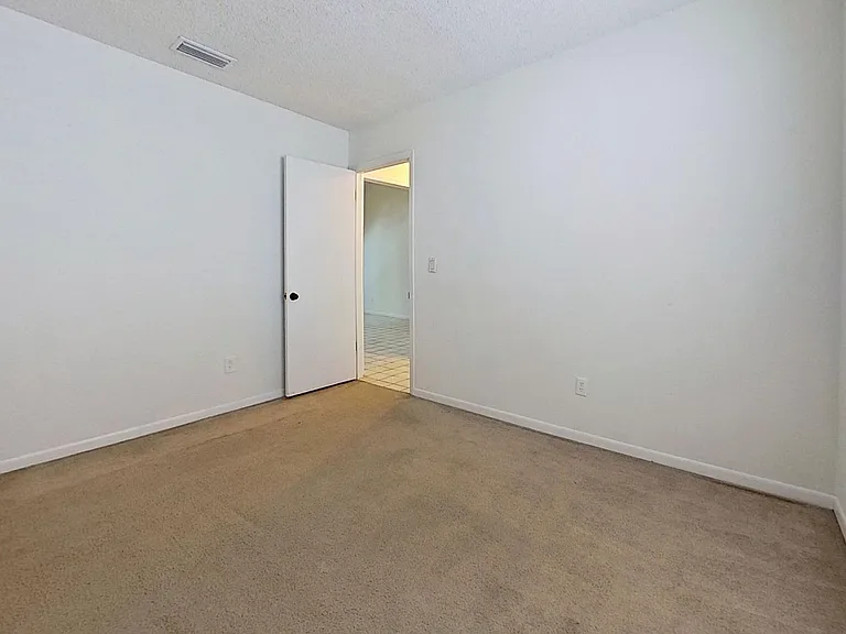 1615 Seminole Rd — Photo 17