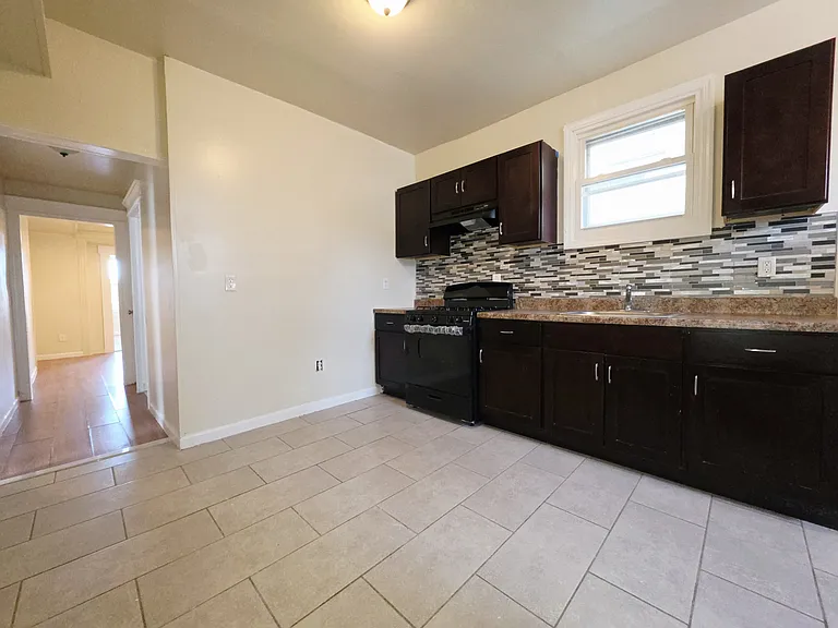 373 S 18th St #2 — Photo 9