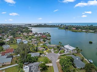 516 Pine Cone Ln, Nokomis, FL 34275