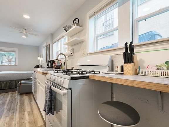 3rd image of 629 12th Ave E