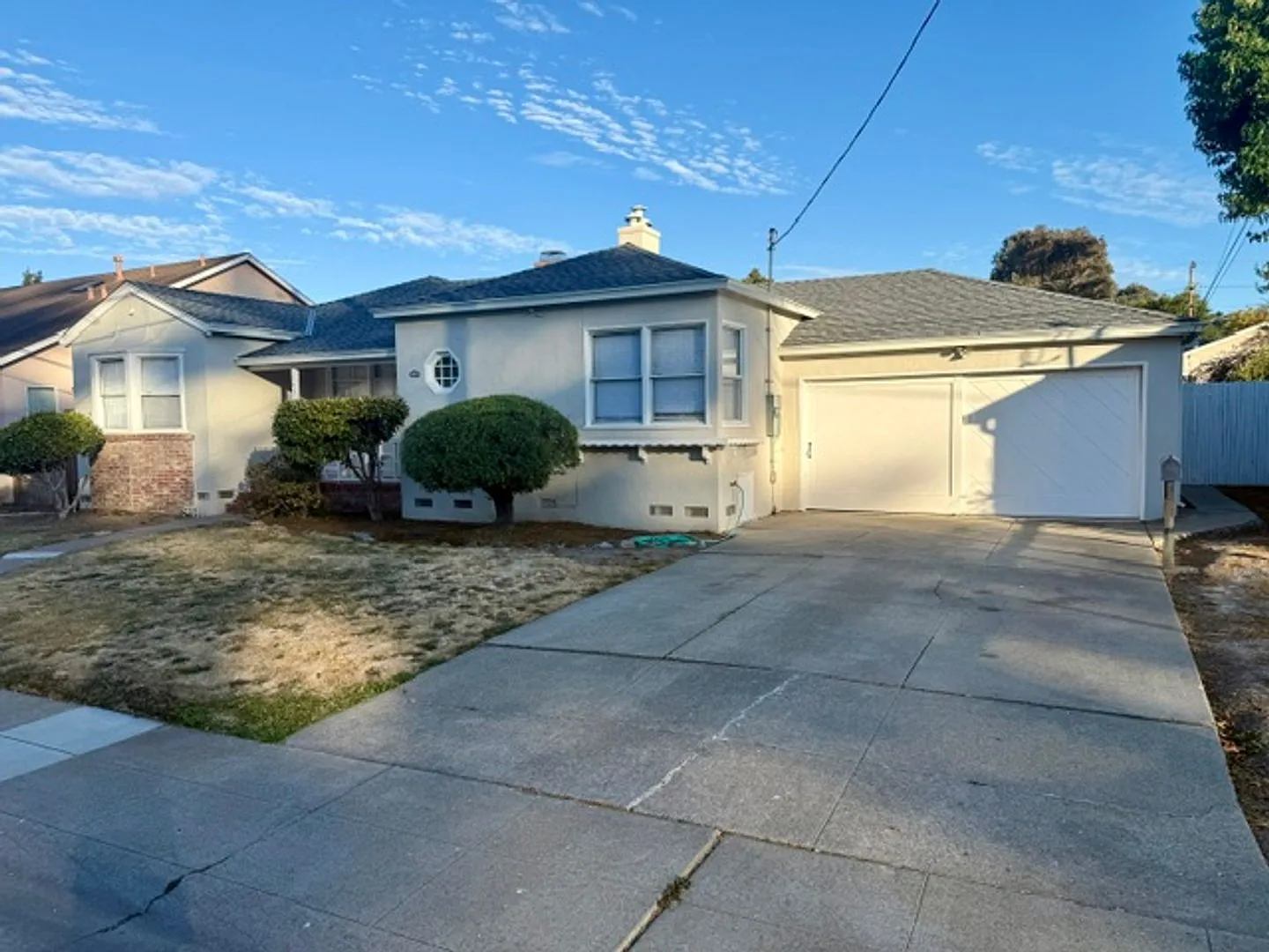 Walk to Trader Joe's & Hillsdale! San Mateo Gem with Sprawling Backyard — Photo 2