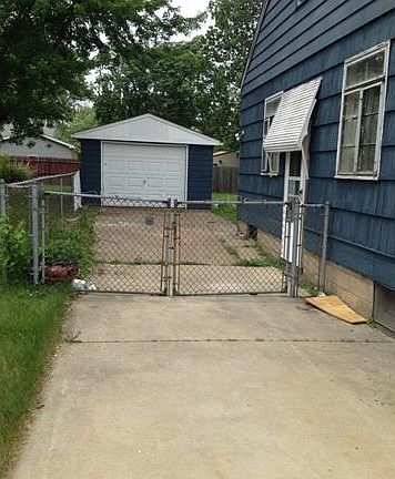 2nd image of 1326 Maple Dr