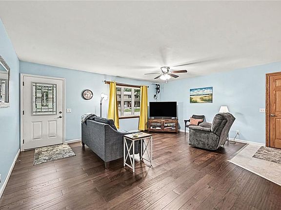 5th image of 1200 W Maple St