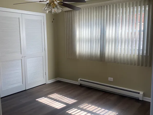 10114 Devon Ct, Rosemont, IL 60018