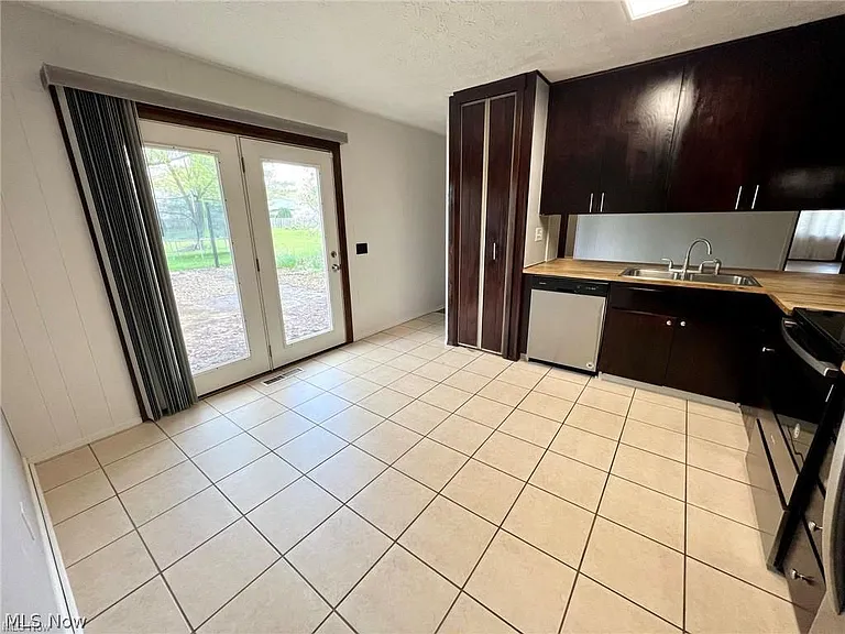 22410 Rock Creek Cir — Photo 10