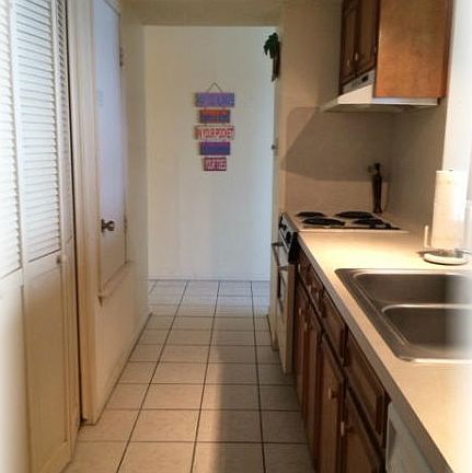 5th image of 15225 Leeward Dr #3-A