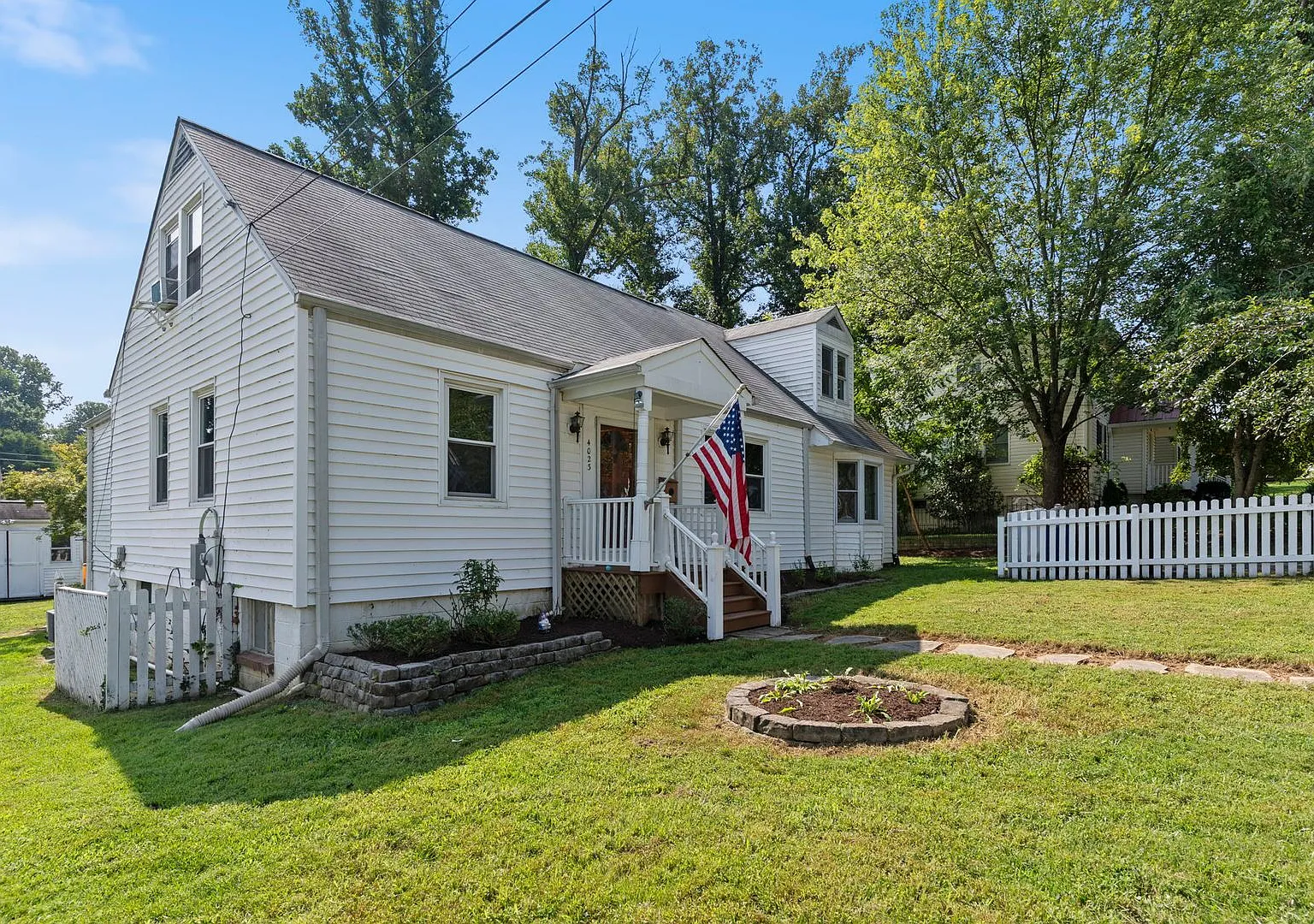 Bright & Spacious 3-Level Home with Flexible Floor Plan! — Photo 2