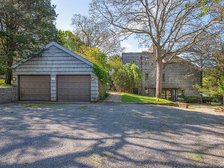 4 Peconic Rd — Photo 8