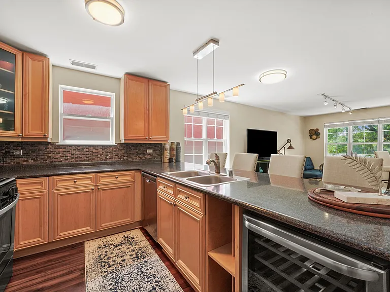 1475 N Larrabee St #B — Photo 6