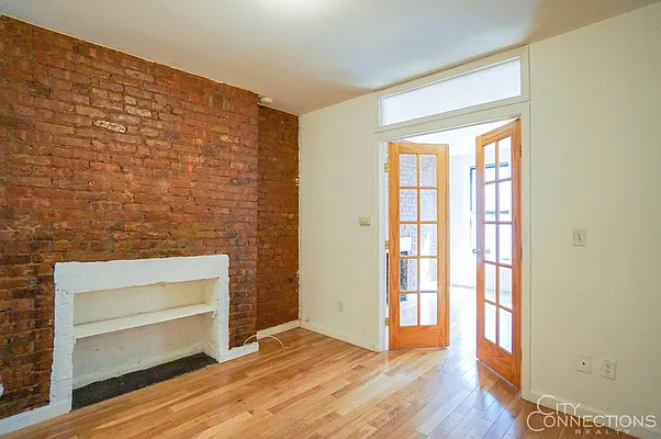 Rented by City Connections Realty | media 15