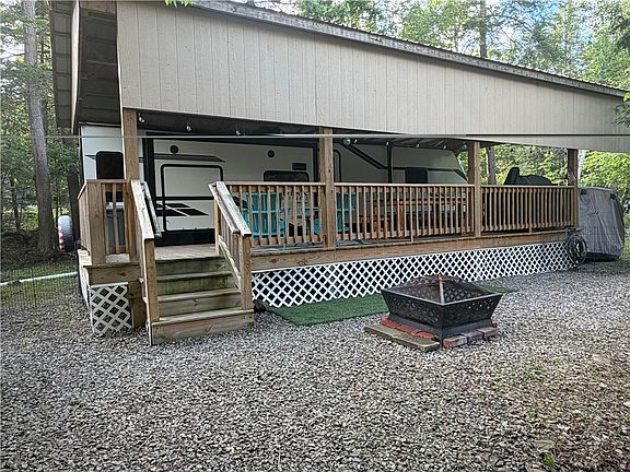 3rd image of 127 Brookeside Cir