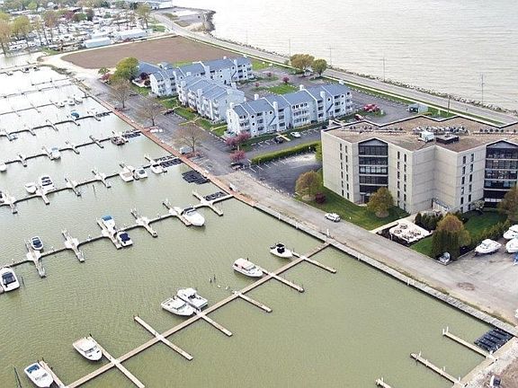 2nd image of 711 W Lakeshore Dr #102