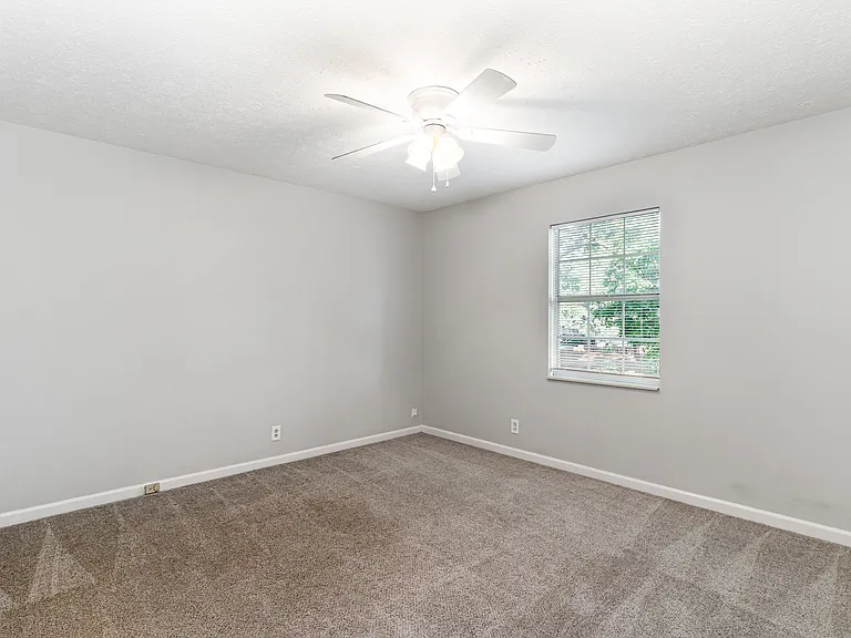 705 Ashfield Ct — Photo 10