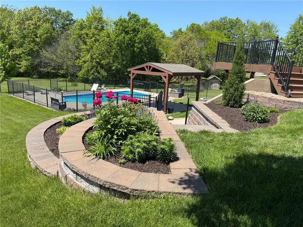 613 Birch St, Pleasant Hill, MO 64080
