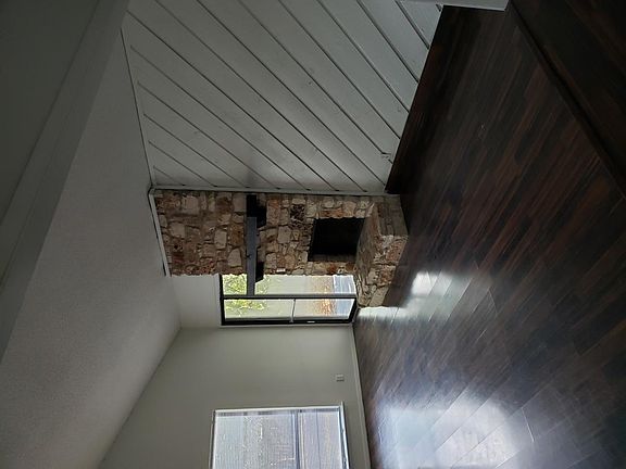 5th image of 606 Garden Path Dr