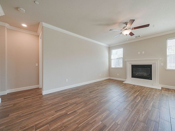 2nd image of 604 Sunflower Ln