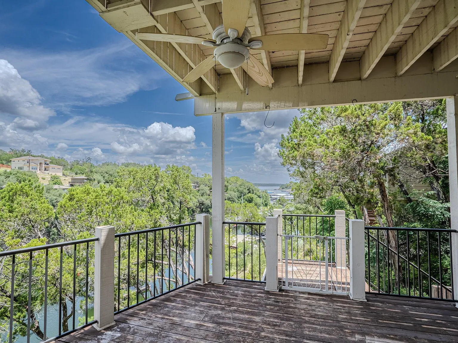 3 bed, 4.0 bath, 3251 sqft, $5,250 — Photo 3