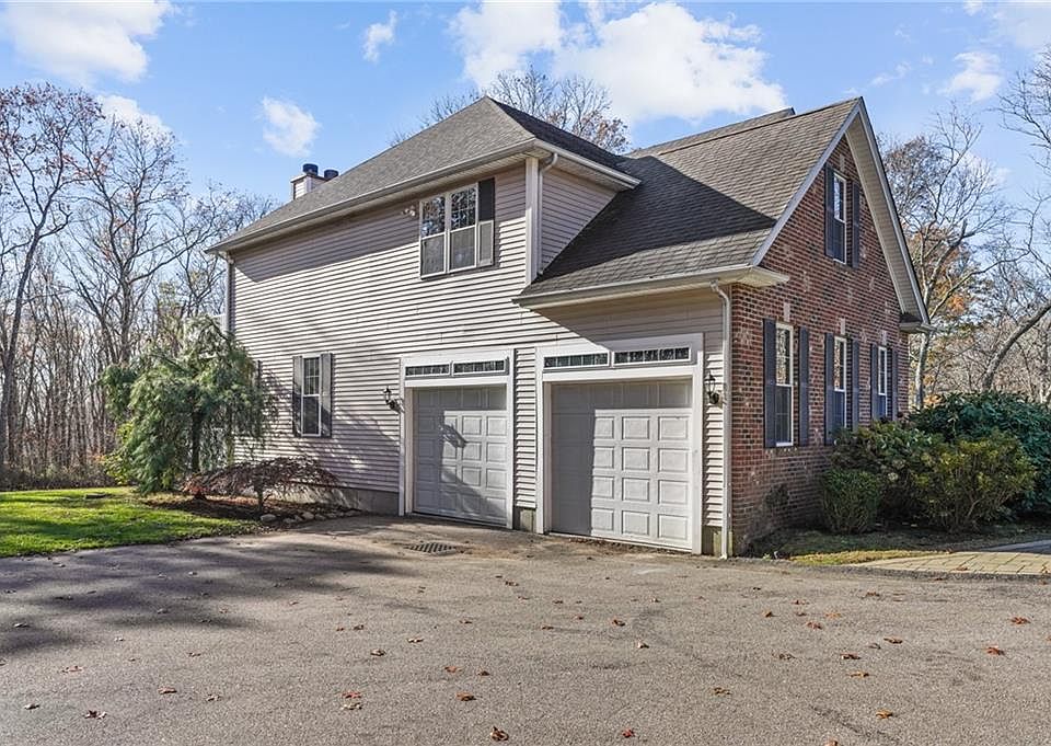 54 Autumn Ln West Kingston RI Zillow