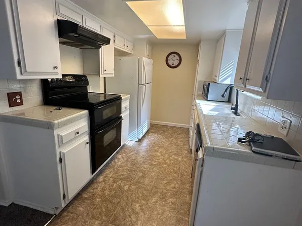 3333 El Encanto Ct APT 5, Bakersfield, CA 93301