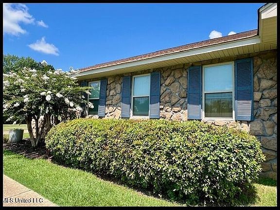5th image of 307 Hickory Ln