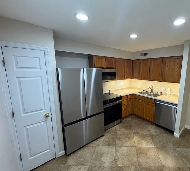 1996 Greenglen Dr #103 — Photo 1