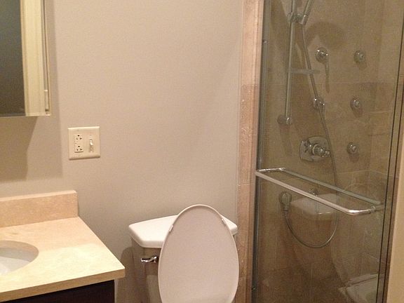 5th image of 638 Hinman Ave APT 3G