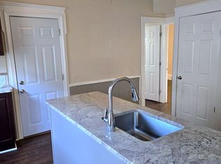 476 Lonsdale Ave FLOOR 2, Pawtucket, RI 02860