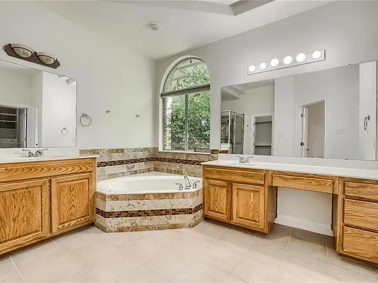 9909 Pickfair Dr — Photo 32