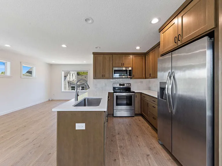 210 NE Ford St — Photo 16