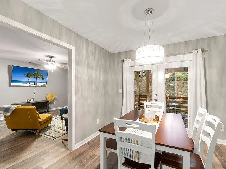 1207 Timbers Ln — Photo 22