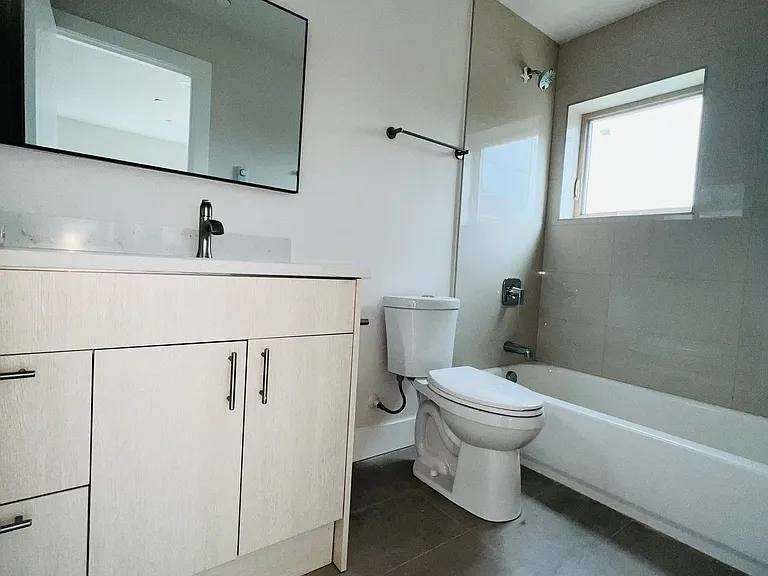 South Lane Apartments — Photo 18