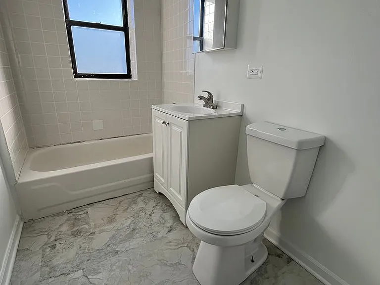 5826 W Washington Blvd — Photo 10