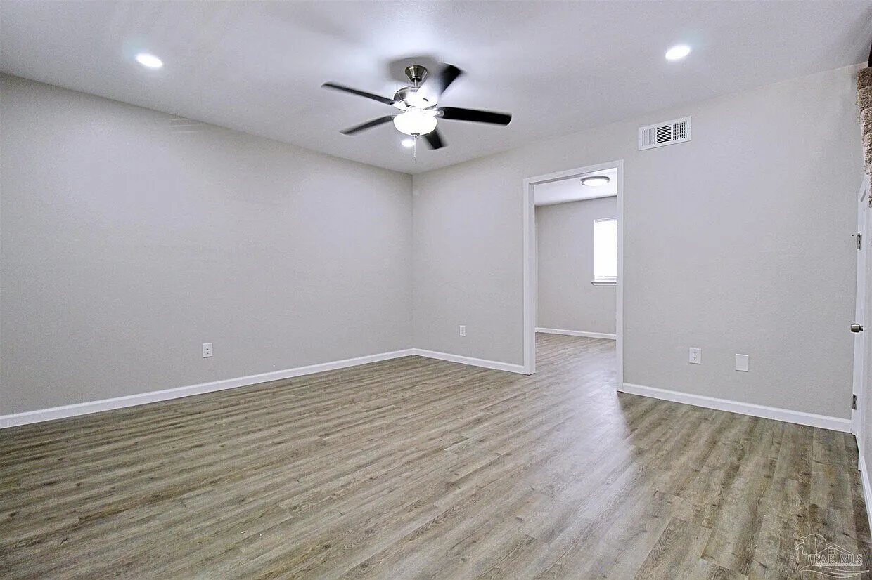 2 bed, 936 sqft, $1,600 — Photo 4