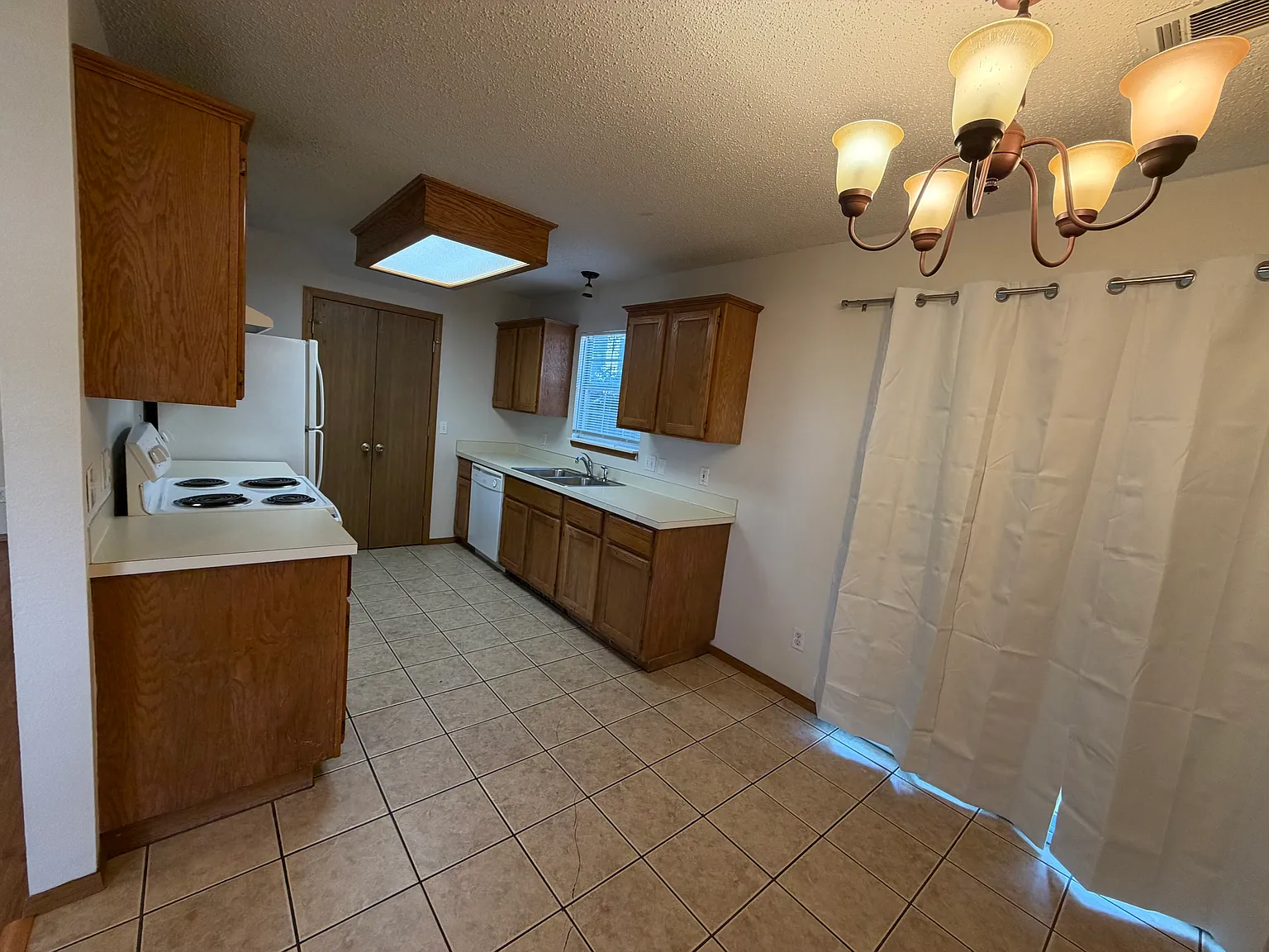 3 bed, 1500 sqft, $1,450 — Photo 3
