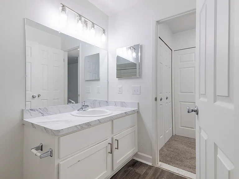 Knollwood Village Apartments — Photo 30