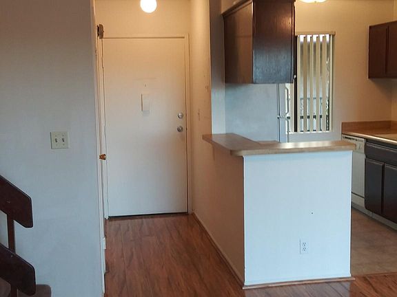 3rd image of 6827 Whitsett Ave