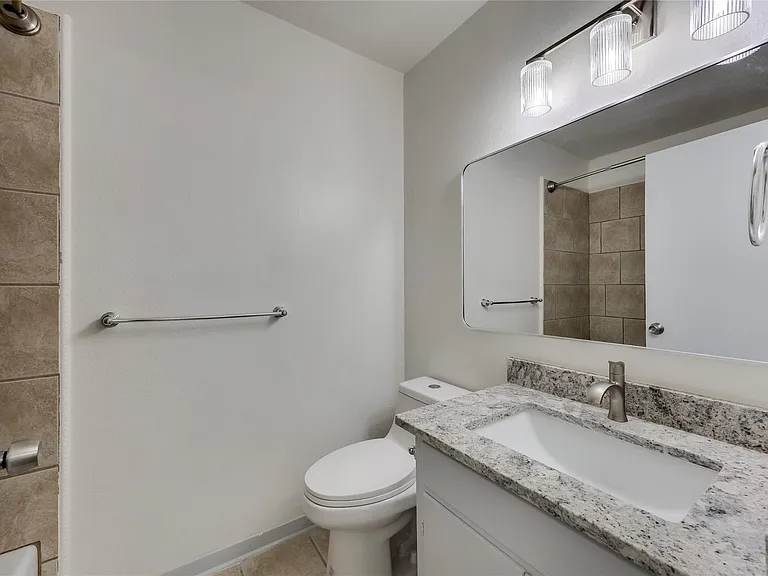 8803 Westover Club Dr #B — Photo 21